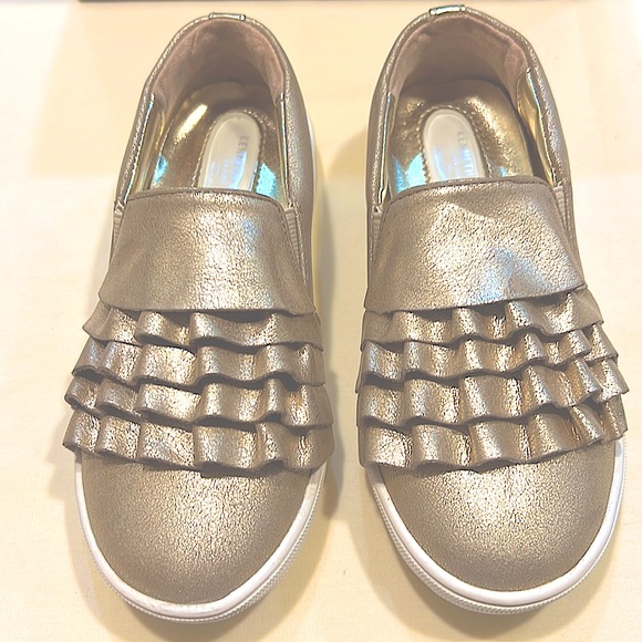 NWT Kenneth Cole Kam Ruffle Slip on Girls - Picture 8 of 8